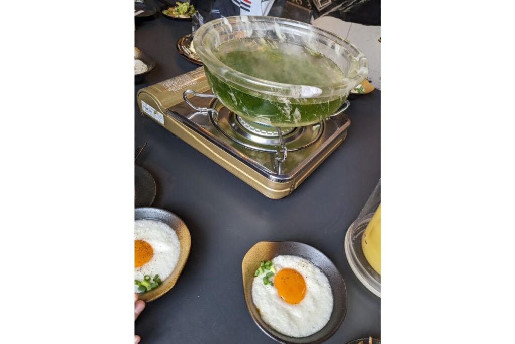 Agu pork shabu-shabu hot pot – Shabuzenya’s recommended hot pot, featuring Agu pork dipped in grated yam for a rich, smooth taste.