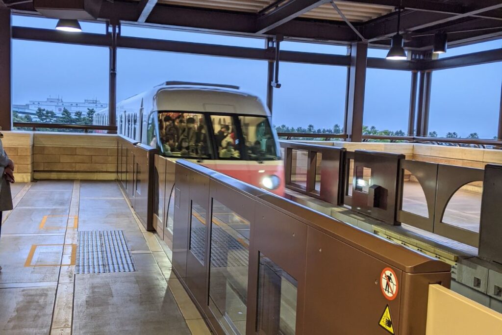 Tokyo Disney Resort Line monorail arriving at the station platform, a convenient and fun transport option for families — a key tip in our Tokyo Disneyland Tips guide.