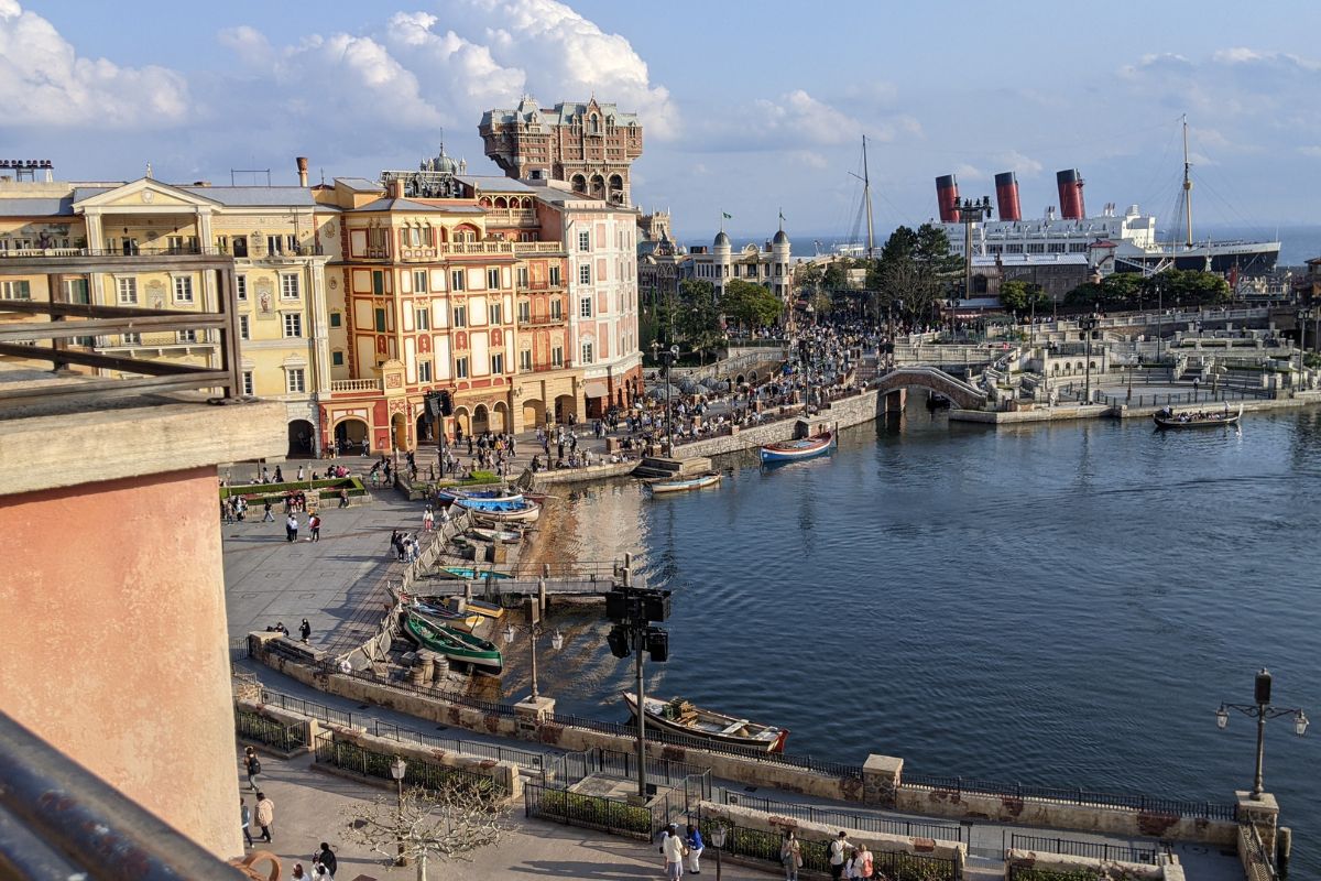 tunning exterior view of Tokyo DisneySea with Mount Prometheus in the background – Best family-friendly destination in Japan