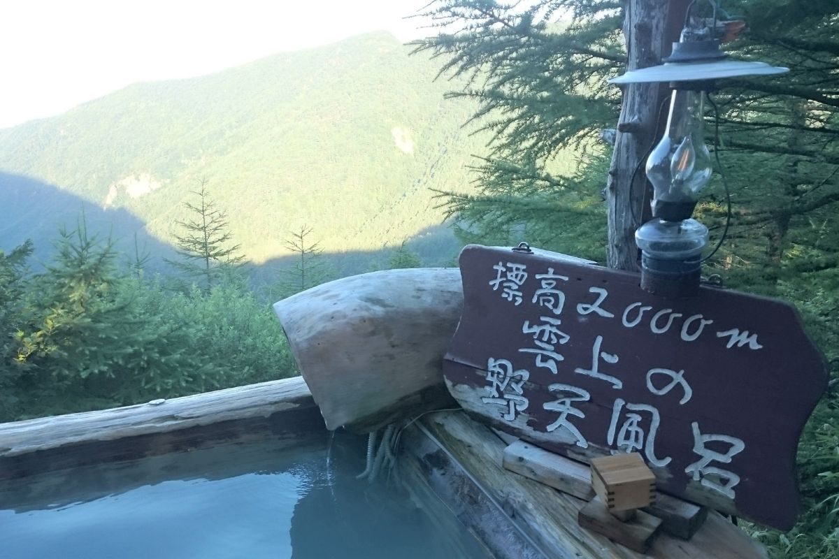 Hidden mountain hot spring in Japan – A secluded and relaxing onsen experience with breathtaking views