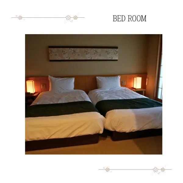 Japanese-style twin bedroom at Kyoto Arashiyama Hotel Kadensho with tatami and modern comfort