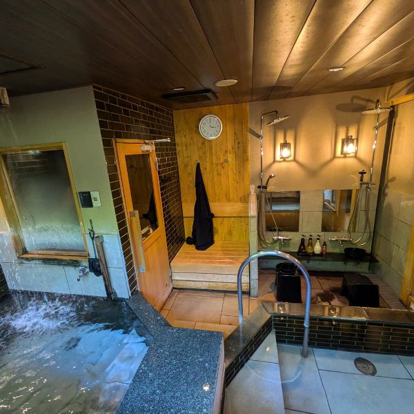 Shibu Onsen private sauna at Sakaeya, including hot bath, cold plunge, and dry sauna.