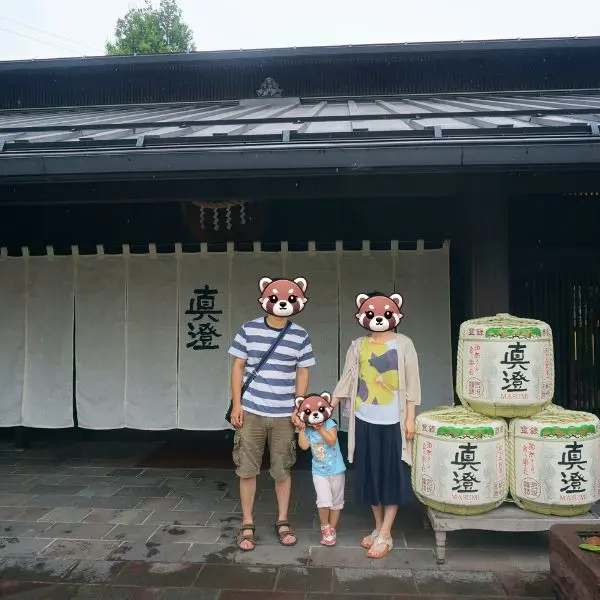 Family photo in front of Masumi Sake Brewery — a cultural gem in Suwa Lake activities