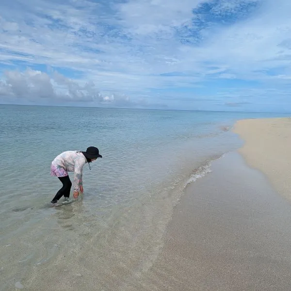 A must-see for any Miyako Island family travel itinerary, Yuni-no-hama offers a peaceful, crowd-free beach perfect for kids to explore.
