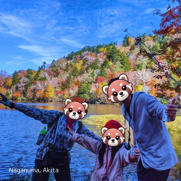 Family hiking at Lake Naganuma in Akita during Japan autumn foliage season – perfect for Japan autumn travel