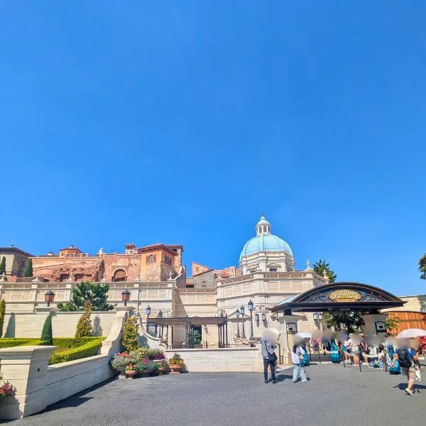 Daytime view of Soaring: Fantastic Flight at DisneySea, one of the must-visit attractions when staying at Toy Story Hotel Tokyo.