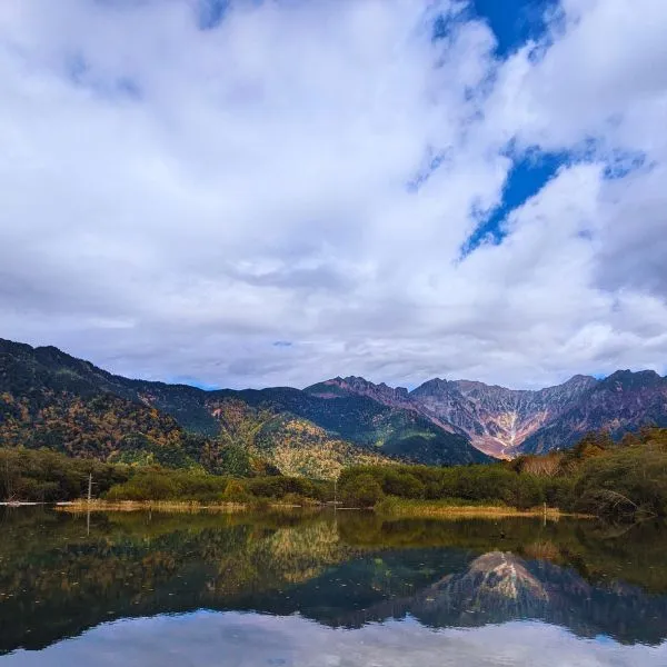 Kamikochi family hiking at Taisho Pond mirror view toward Hotaka